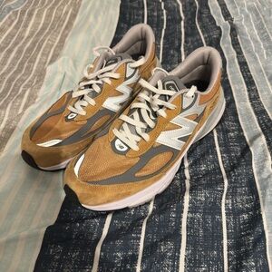 Men's New Balance Sneakers - Tan and Gray